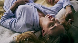 Чокнутая мать использовала свою дочь, чтобы заработать денег | Краткий пересказ фильма Уборщица