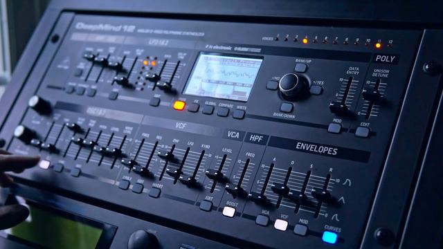 Behringer Deepmind 12D - Sequence One смотреть онлайн