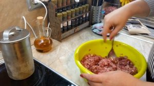 Рецепт домашней колбасы из фарша в ветчиннице.