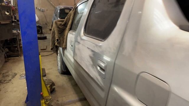 К нам в полный перекрас приехал достаточно редкий автомобиль Honda Ridgeline смотреть онлайн