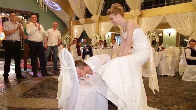 Ведущий на свадьбу в Москве Юрий Кузнецов. Букет, подвязка. Сайт tamada5.ru, тел. 8 (903) 149-00-35 смотреть онлайн
