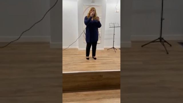 "Мы разошлись" Музыка и стихи Надежды Митрофановой, поёт Автор смотреть онлайн