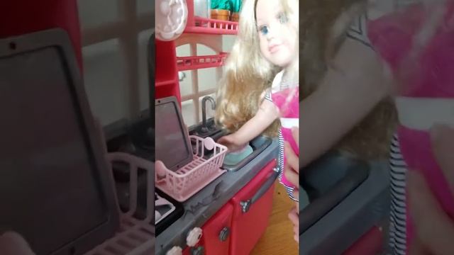 Alina helps the doll to be a good worker смотреть онлайн