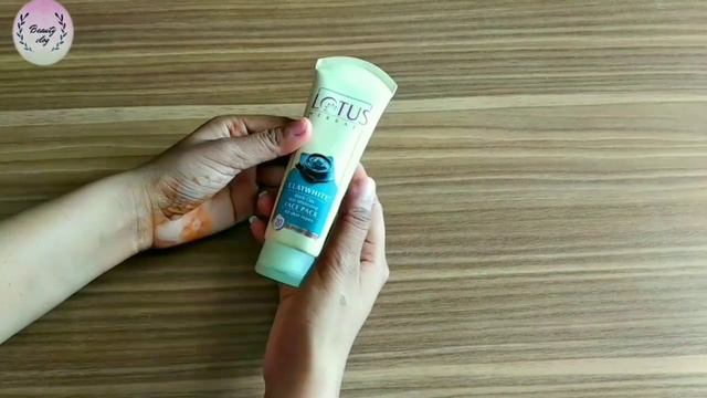 Lotus Herbals Clay White Black Clay Skin Whitening Face Pack Review and Demo || beautyvlog смотреть онлайн