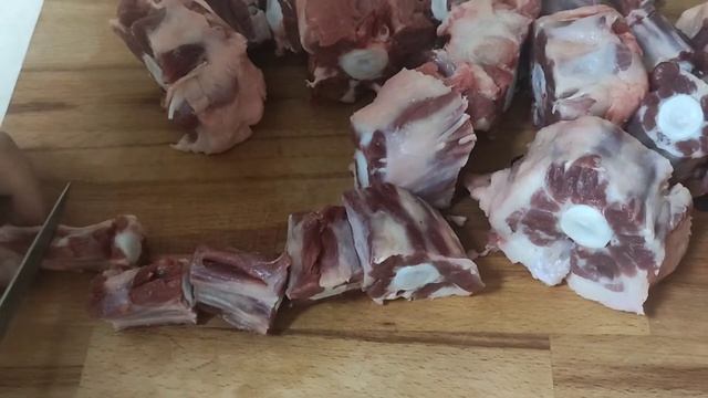 Говяжьи хвосты в мультиварке//Суперколагенное блюдо//Говяжьи хвосты просто и по-домашнему смотреть онлайн