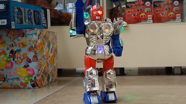 Робот GT9115 "Космический боец" со светом и звуком на батарейках 18,5*11*30,5см смотреть онлайн