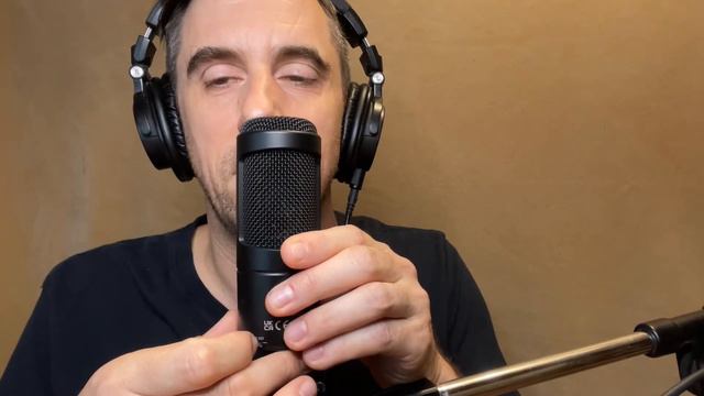 Audio-Technica Microphones Review (AT2020, AT2035, and AT2040) смотреть онлайн