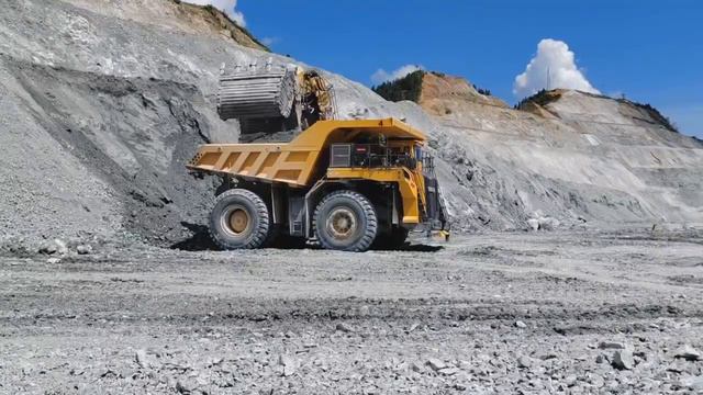 Новый карьерный самосвал Shantui TEH160 прошел успешные испытания в Китае