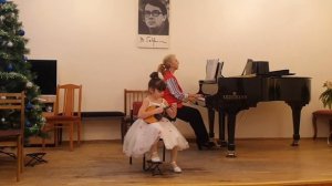 Чистякова Агния, 7 лет, домра. Русская народная песня "Белолица, круглолица" (обр. С. Фурмина)