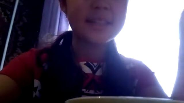 Влог:кушаю,делаю уроки,почему...