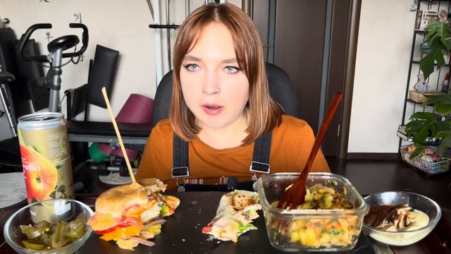 Мукбанг | Картошка с лисичками, шаурма, бургер | Mukbang | Potato with ?, shawarma, burger ? смотреть онлайн