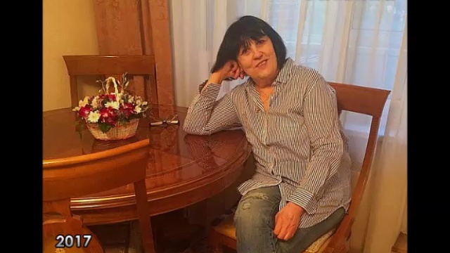 Под караоке, за круглым столом смотреть онлайн