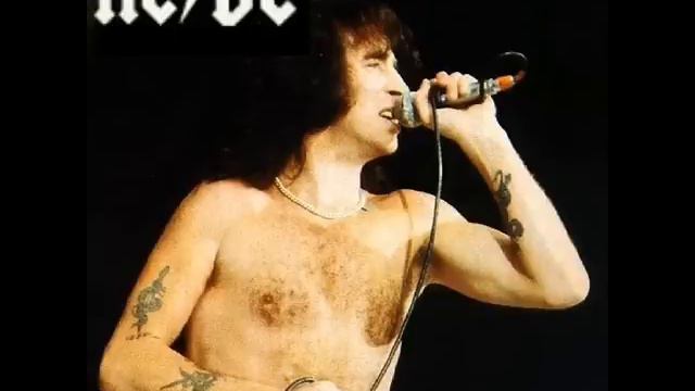 Brian Johnson vs. Bon Scott (Back in Black) смотреть онлайн