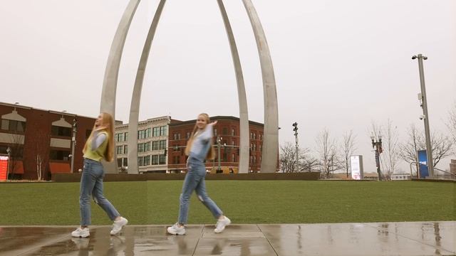 [KPOP IN PUBLIC] NewJeans (뉴진스) - 'Hype Boy' Dance Cover by Aliya Rae смотреть онлайн