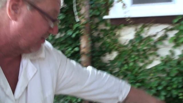 Запеченая скумбрия на костре, в листьях хрена. смотреть онлайн