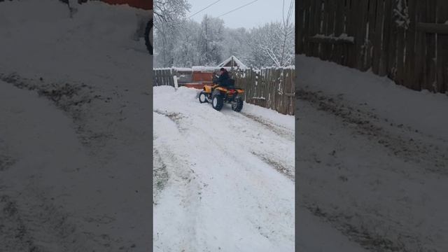 Чистка снега при помощи квадроцикла смотреть онлайн