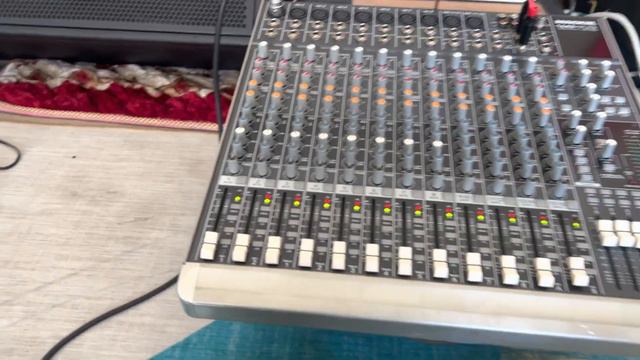 Mixer bãi Mỹ mackie 1642vlz3 16 line chuyên làm show смотреть онлайн