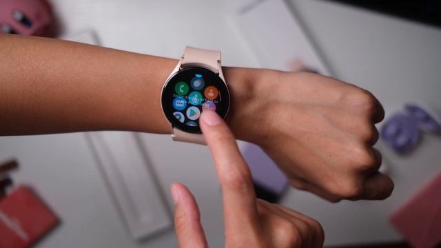 Samsung Galaxy Watch 4 (PINK GOLD) unboxing, setup + first impressions! смотреть онлайн