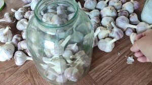 КАК СОХРАНИТЬ ЧЕСНОК НА ЗИМУ. Лучший СПОСОБ хранения чеснока В КВАРТИРЕ.
