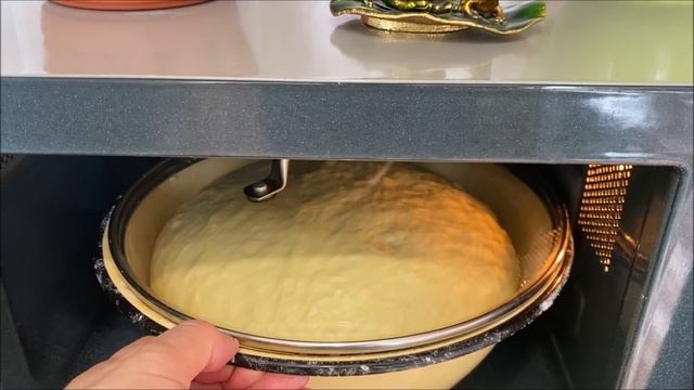 Сдоба на кефире. Пуховое тесто на кефире. Пирожки с яблоками и вкусные булочки. смотреть онлайн