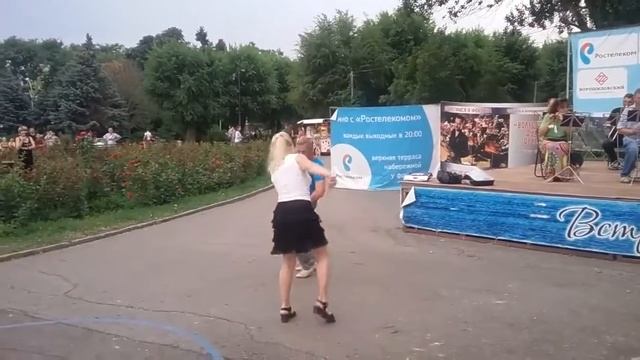 Волгоград. Центральная набережная. Живая музыка и танцы под духовой оркестр (23.07.2017). ч.2 смотреть онлайн