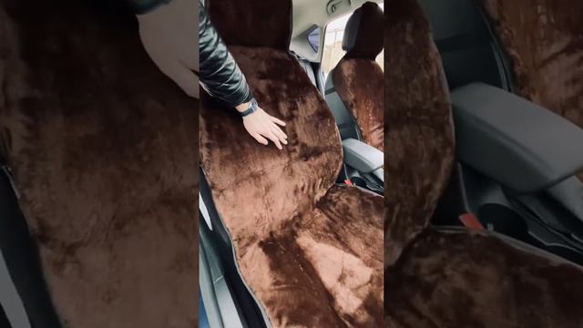 Меховые накидки на сиденье автомобиля на тканевой основе / Коричневые 2 шт смотреть онлайн