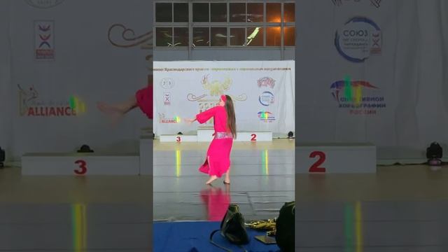 Красивый восточный танец , зажигательное Шааби смотреть онлайн