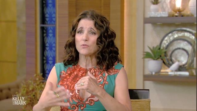 Julia Louis-Dreyfus Talks About Her Podcast “Wiser Than Me” смотреть онлайн