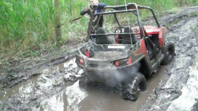 Getting my RZR 570 stuck смотреть онлайн