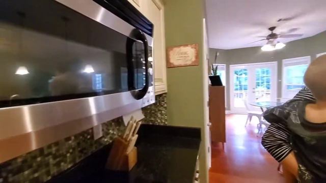 Honest Review of Pampered Chef Ceramic Egg Cooker. My egg EXPLODED. Oops!!!!! смотреть онлайн