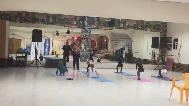 Репетиция танца про клоуна смотреть онлайн