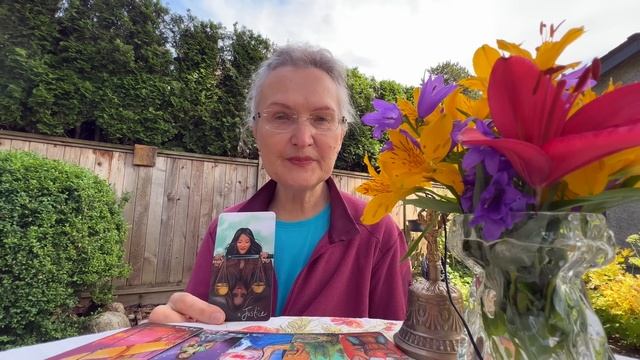 Думает ли о Вас тот о котором Вы сейчас думаете? Чем удивит? Чувства и мысли мужчины? колена таро