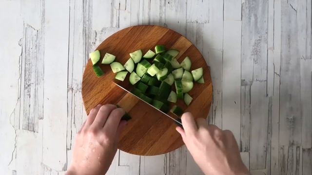 КАК ПРИГОТОВИТЬ САЛАТ С БЕЛОЙ КОНСЕРВИРОВАННОЙ ФАСОЛЬЮ, ОГУРЦОМ И КУРИЦЕЙ? Из белой фасоли, вкусный смотреть онлайн