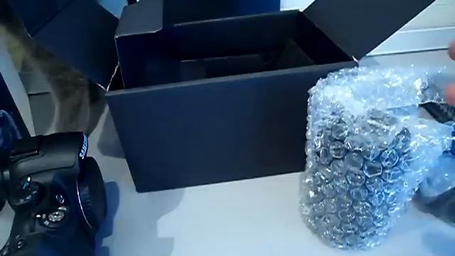 Samsung NX10 Unboxing Video  Russia