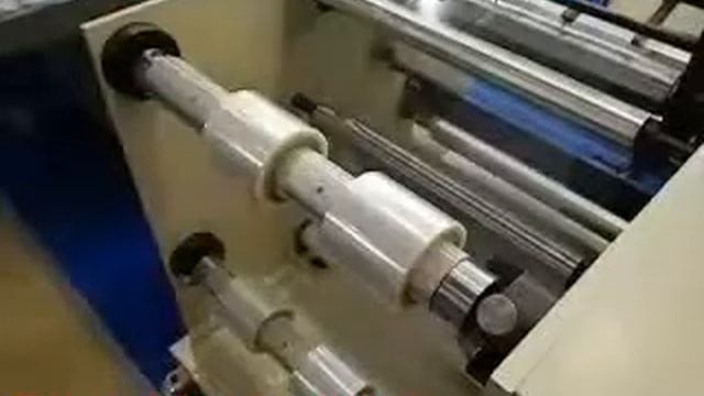 Продольная резка пленки лезвийными ножами на бобинорезке DK 600 бобинорезальная машина 12 ne смотреть онлайн