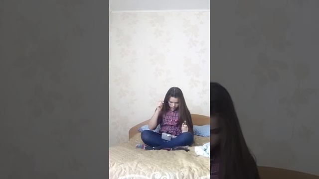 Скрытая камера над сестрой / что же она делает одна дома!? смотреть онлайн