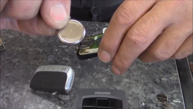 Replace Battery in Garage Door Opener in Wireless Transmitters смотреть онлайн