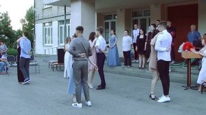 Кружится вальс над землей ....  Прощальный   вальс  .   Школа № 20