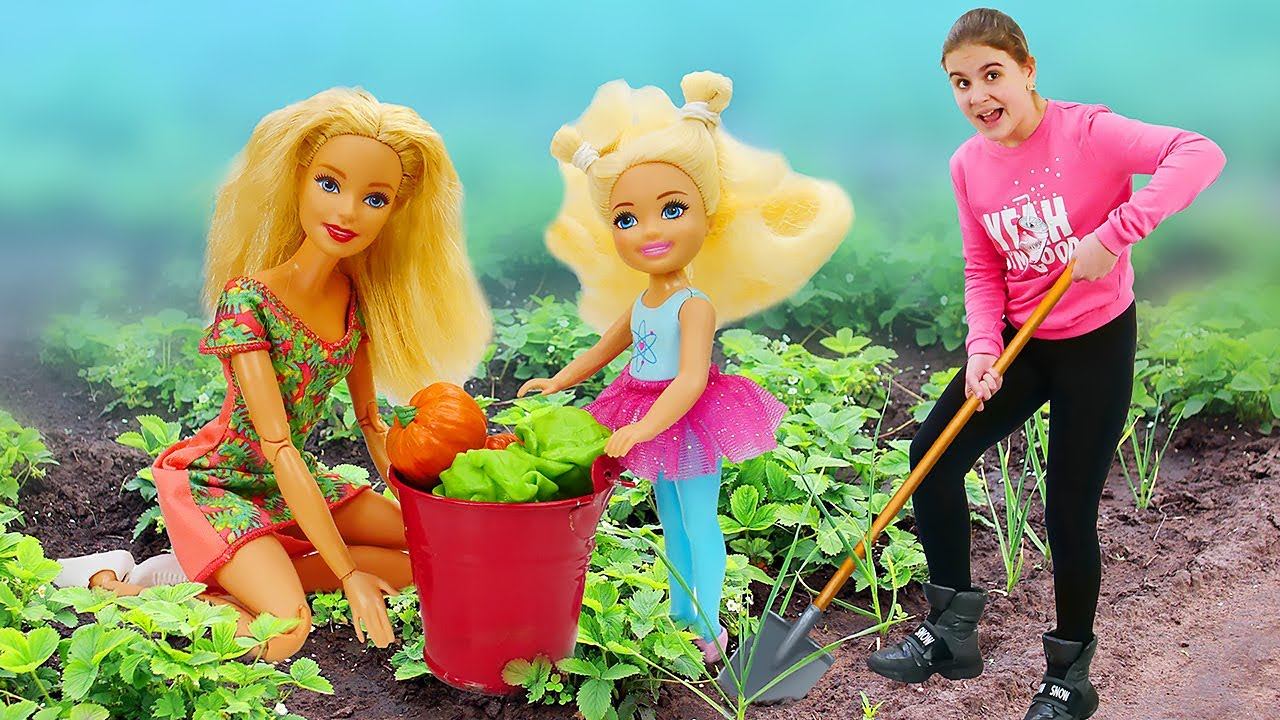 Барби и Челси на ферме - собираем урожай! Игры в куклы Барби для девочек смотреть онлайн