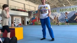 Растяжка шпагата с колена