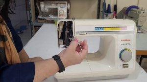 Toyota knittax 4070C/como trocar a lâmpada ?.