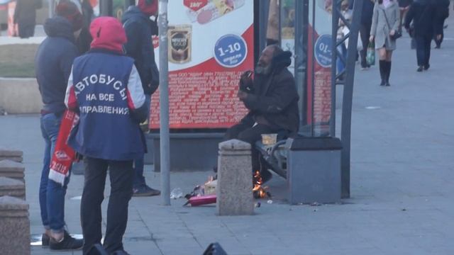 Павелецкий бомж (у него нейрофибриматоз) устроил факел