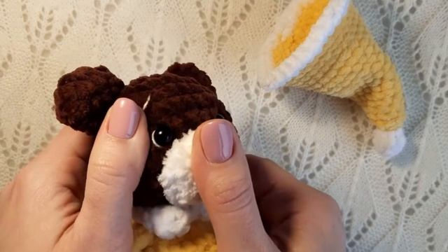 Маленький мишка?в пижаме крючком из плюшевой пряжи смотреть онлайн