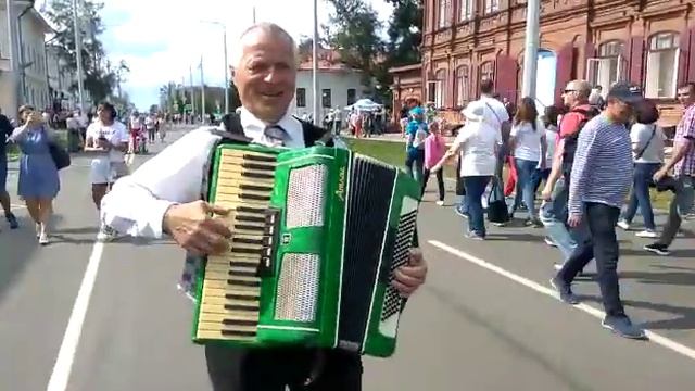 Аккордеонист Енисейск смотреть онлайн