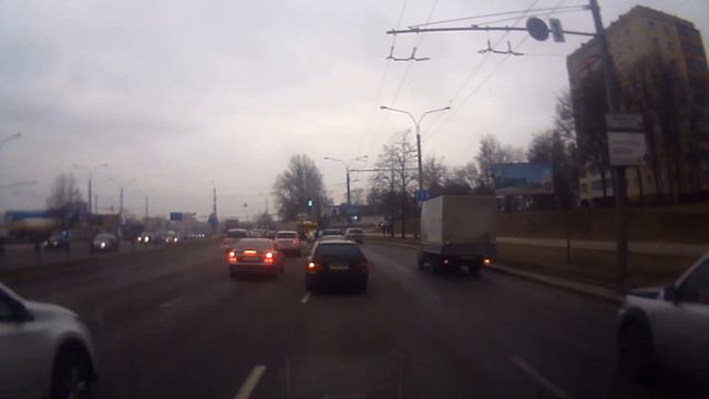 Минск. МАЗ груженый засондалил минивену на перекрестке. 18.03.2019. смотреть онлайн