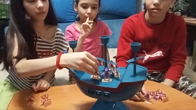 Распаковка игры Карибский шторм! Игра с пиратами! Фанни Кидс / Funny Kids смотреть онлайн