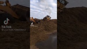 Перевернулся кировец, момент переворота попал на камеру. трактор К-701