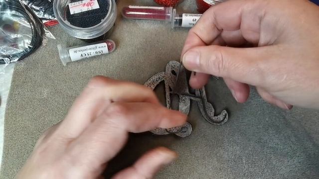 Брошь буквы из бисера и кристалликов смотреть онлайн