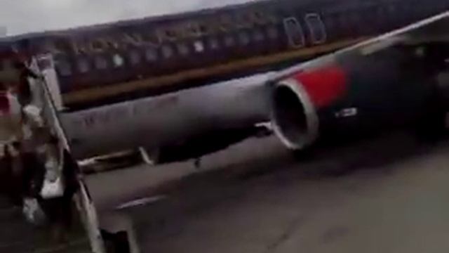 ROYAL JORDANIAN AIRLINES AIRBUS A 320 AT QUEEN ALIA INTERNATIONAL AIRPORT IN JORDAN.DAT смотреть онлайн
