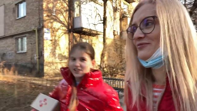 Нереальная прогулка с Кирой. Кира меня учит танцевать.-семейные влоги-